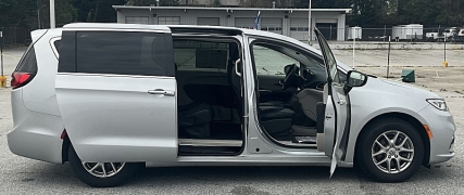 Used 2024  Chrysler Pacifica Touring L FWD at The Gilstrap Family Dealerships near Easley&comma; SC