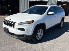 Used 2018  Jeep Cherokee 4d SUV 4WD Latitude I4 at Tecforce Automotive near Bridgeport&comma; NY