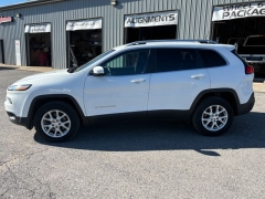 Used 2018  Jeep Cherokee 4d SUV 4WD Latitude I4 at Tecforce Automotive near Bridgeport&comma; NY