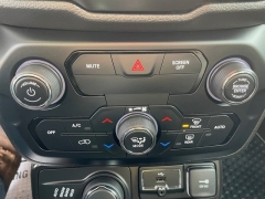 Used 2020  Jeep Renegade 4d SUV 4WD Latitude at Tecforce Automotive near Bridgeport, NY