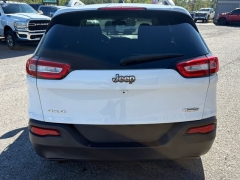 Used 2018  Jeep Cherokee 4d SUV 4WD Latitude I4 at Tecforce Automotive near Bridgeport&comma; NY