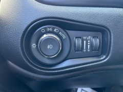 Used 2021  Jeep Renegade Latitude 4x4 at Tecforce Automotive near Bridgeport&comma; NY