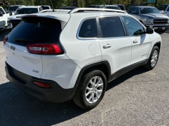 Used 2018  Jeep Cherokee 4d SUV 4WD Latitude I4 at Tecforce Automotive near Bridgeport&comma; NY