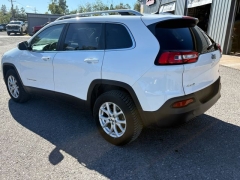 Used 2018  Jeep Cherokee 4d SUV 4WD Latitude I4 at Tecforce Automotive near Bridgeport&comma; NY