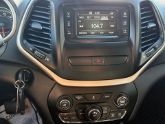 Used 2018  Jeep Cherokee 4d SUV 4WD Latitude I4 at Tecforce Automotive near Bridgeport&comma; NY