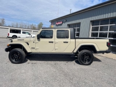 Used 2022  Jeep Gladiator Willys Sport 4x4 at Tecforce Automotive near Bridgeport&comma; NY