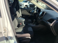 Used 2018  Jeep Cherokee 4d SUV 4WD Latitude I4 at Tecforce Automotive near Bridgeport&comma; NY