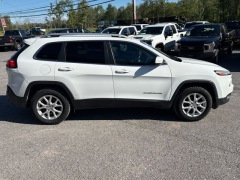 Used 2018  Jeep Cherokee 4d SUV 4WD Latitude I4 at Tecforce Automotive near Bridgeport&comma; NY