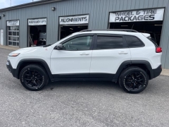Used 2016  Jeep Cherokee 4d SUV 4WD Trailhawk V6 at Tecforce Automotive near Bridgeport&comma; NY