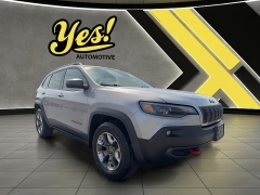 Used 2019  Jeep Renegade 4d SUV 4WD Trailhawk at Yes Automotive near Fort Wayne&comma; IN