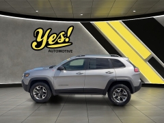 Used 2019  Jeep Renegade 4d SUV 4WD Trailhawk at Yes Automotive near Fort Wayne&comma; IN