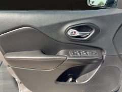 Used 2019  Jeep Renegade 4d SUV 4WD Trailhawk at Yes Automotive near Fort Wayne&comma; IN