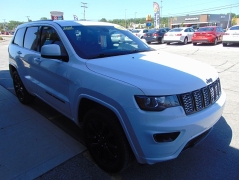 Used 2020 Jeep Grand Cherokee 4d SUV 4WD Laredo Altitude at Yes Automotive near Fort Wayne, IN