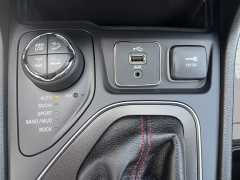 Used 2019  Jeep Renegade 4d SUV 4WD Trailhawk at Yes Automotive near Fort Wayne&comma; IN