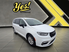 Used 2024  Chrysler Pacifica Touring L FWD at Yes Automotive near Fort Wayne&comma; IN