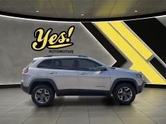 Used 2019  Jeep Renegade 4d SUV 4WD Trailhawk at Yes Automotive near Fort Wayne&comma; IN