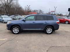 Used 2011  Toyota Highlander 4d SUV AWD at Car Zone Sales near Otsego&comma; MI