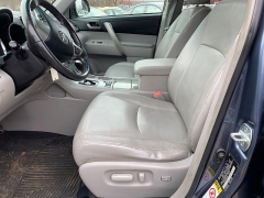 Used 2011  Toyota Highlander 4d SUV AWD at Car Zone Sales near Otsego&comma; MI