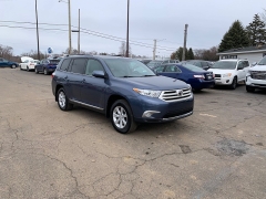 Used 2011  Toyota Highlander 4d SUV AWD at Car Zone Sales near Otsego&comma; MI