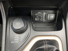 Used 2014  Jeep Cherokee 4d SUV 4WD Latitude V6 at Car Zone Sales near Otsego&comma; MI