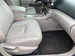 Used 2011  Toyota Highlander 4d SUV AWD at Car Zone Sales near Otsego&comma; MI