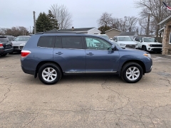 Used 2011  Toyota Highlander 4d SUV AWD at Car Zone Sales near Otsego&comma; MI