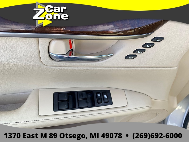 2015 Lexus ES 350 - Photo 12