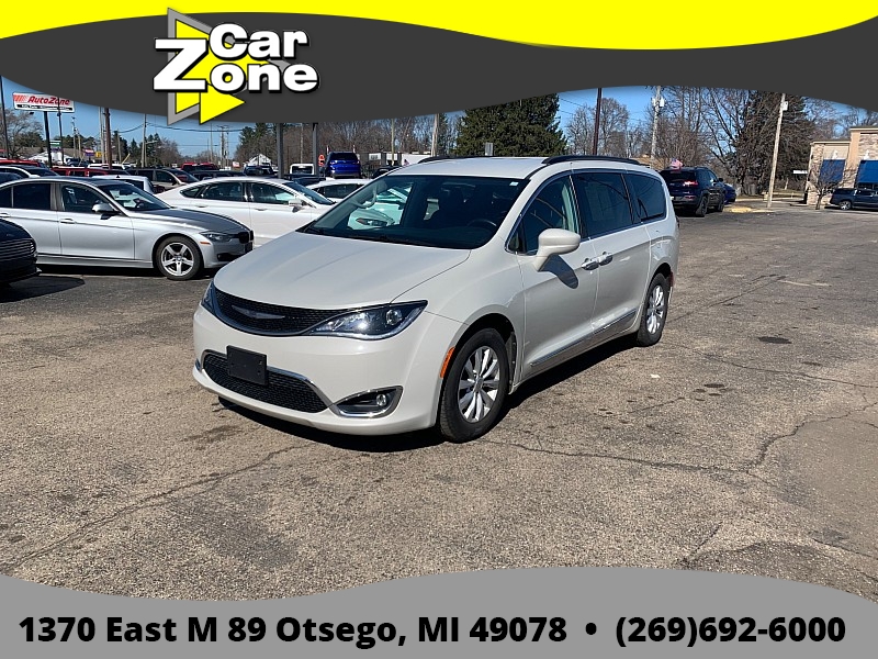 Used 2017  Chrysler Pacifica 4d Wagon Touring-L at Car Zone Sales near Otsego&comma; MI