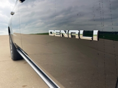 Used 2015 GMC Yukon XL 4d SUV 4WD Denali at Rooster Auto Sales near Vinton, IA