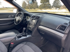 Used 2017  Ford Explorer 4d SUV 4WD XLT at Rooster Auto Sales near Vinton&comma; IA