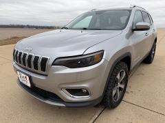 Used 2019  Jeep Cherokee 4d SUV 4WD Limited 3&period;2L at Rooster Auto Sales near Vinton&comma; IA