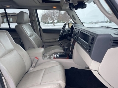 Used 2007  Jeep Commander 4d SUV 4WD Limited HEMI at Rooster Auto Sales near Vinton, IA