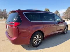 Used 2021  Chrysler Pacifica Touring L FWD at Rooster Auto Sales near Vinton&comma; IA