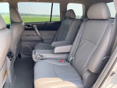 Used 2010 Toyota Highlander 4d SUV AWD SE at Rooster Auto Sales near Vinton, IA