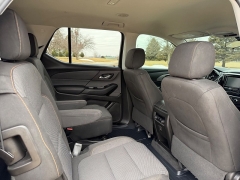 Used 2018  Chevrolet Traverse 4d SUV FWD LT Cloth w&sol;1LT at Rooster Auto Sales near Vinton&comma; IA