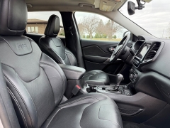 Used 2019  Jeep Cherokee 4d SUV 4WD Limited 3&period;2L at Rooster Auto Sales near Vinton&comma; IA