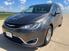 Used 2017 Chrysler Pacifica 4d Wagon Limited at Rooster Auto Sales near Vinton, IA