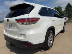 Used 2014  Toyota Highlander 4d SUV AWD LE Plus at Rooster Auto Sales near Vinton&comma; IA