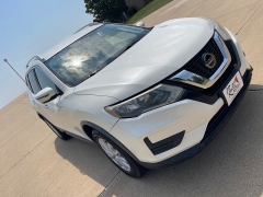 Used 2018 Nissan Rogue 4d SUV AWD SV at Rooster Auto Sales near Vinton, IA
