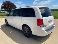 Used 2016 Dodge Grand Caravan 4d Wagon SXT at Rooster Auto Sales near Vinton, IA