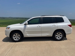 Used 2010 Toyota Highlander 4d SUV AWD SE at Rooster Auto Sales near Vinton, IA