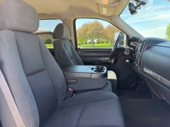 Used 2009  Chevrolet Silverado 1500 4WD Crew Cab LT at Rooster Auto Sales near Vinton&comma; IA