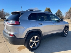 Used 2019  Jeep Cherokee 4d SUV 4WD Limited 3&period;2L at Rooster Auto Sales near Vinton&comma; IA