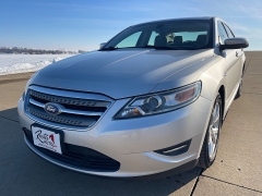 Used 2012  Ford Taurus 4d Sedan SEL at Rooster Auto Sales near Vinton&comma; IA