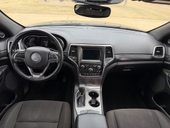 Used 2019  Jeep Grand Cherokee 4d SUV 4WD Laredo Upland at Rooster Auto Sales near Vinton&comma; IA