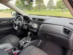Used 2018  Nissan Rogue 4d SUV AWD SV at Rooster Auto Sales near Vinton&comma; IA