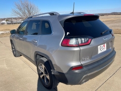 Used 2019  Jeep Cherokee 4d SUV 4WD Limited 3&period;2L at Rooster Auto Sales near Vinton&comma; IA
