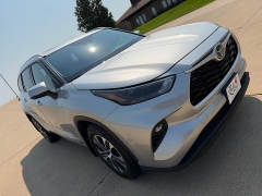 Used 2022  Toyota Highlander Hybrid XLE AWD at Rooster Auto Sales near Vinton&comma; IA