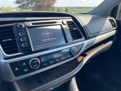 Used 2014 Toyota Highlander 4d SUV AWD XLE at Rooster Auto Sales near Vinton, IA