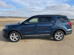 Used 2017  Ford Explorer 4d SUV 4WD XLT at Rooster Auto Sales near Vinton&comma; IA